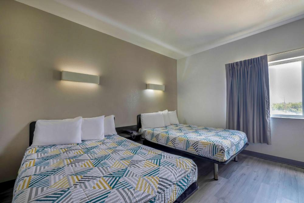 Classic Quadruple Room - Non-Smoking interior